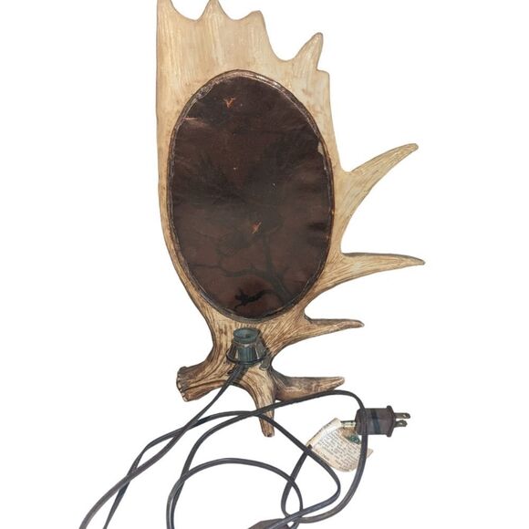 🛍️FAUX HORN LAMP WITH EAGLE APPROX 13 INCHES TALL - Picture 2 of 2